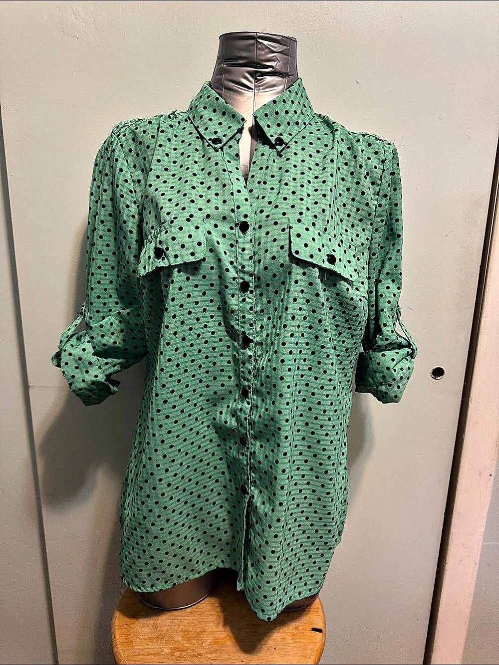 ny collection Polka Dot Button Down in Green Size Medium